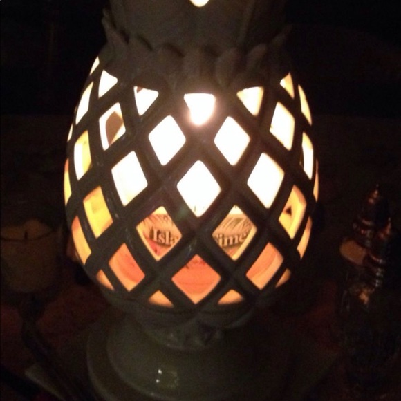 RARE 2011 BBW White Ceramic Pineapple 3 wick candle Luminary *NO BOX* - Picture 2 of 11
